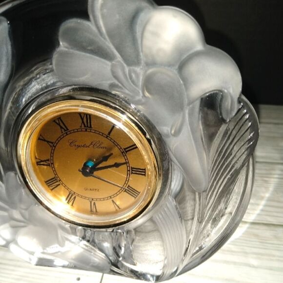 Vintage Hand Crafted Crystal Clear Studios Frosted Quartz Clock Mantel Table Top - Picture 11 of 11